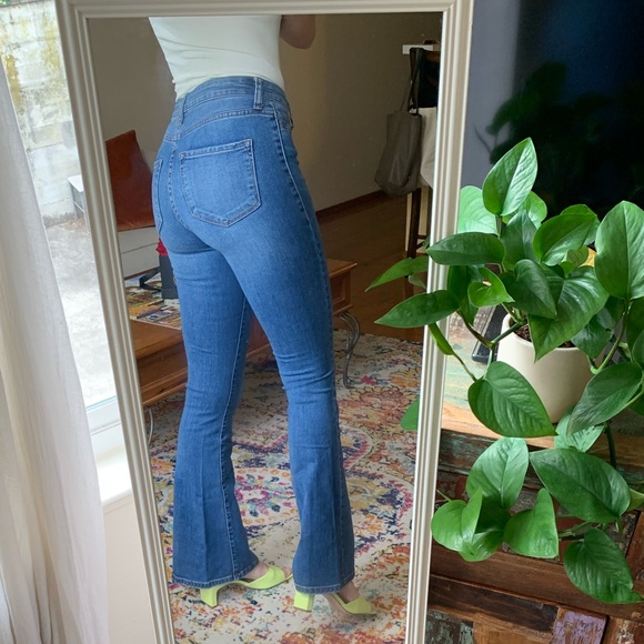 Sun & Shadow Flared Jeans - Picture 2 of 6